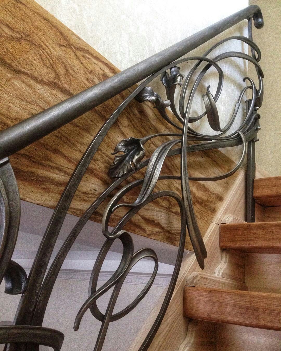 лестница на второй этаж на даче в Санкт-Петербурге и Беларуси